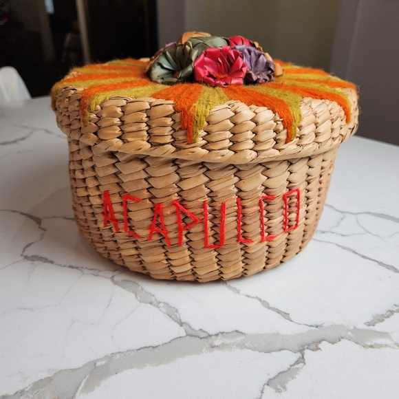 VINTAGE 70s BEAUTIFUL ACAPULCO WOVEN BASKET WITH LID & FLOWERS HAND CRAFTED - Picture 4 of 10